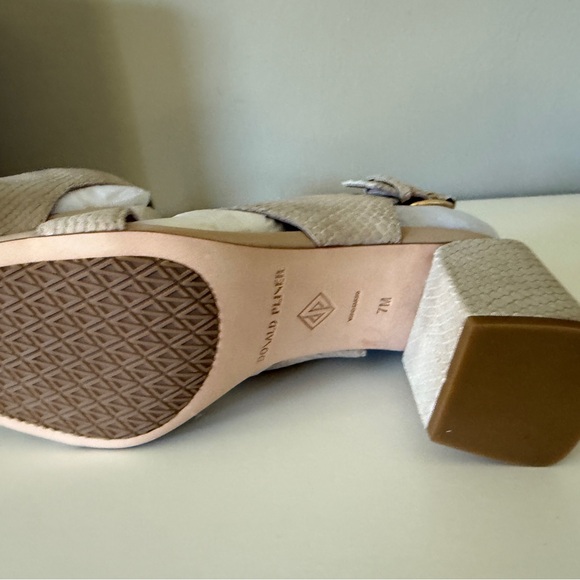 NWT Donald Pliner Pasha Vintage Leather Block Heel Praline-Metallic Snake Print - Picture 7 of 8